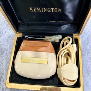 Vintage Remington 60 Deluxe Electric Razor
